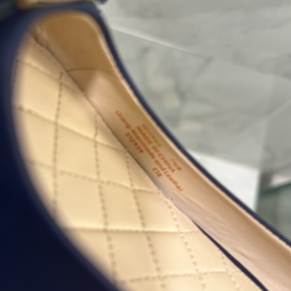 Pointy Toe Block Heel Cole Haan Logo Bow Pump Navy. EUC Padded and Comfortable. - Picture 10 of 12